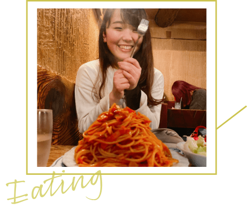 大盛りナポリタンと私の写真